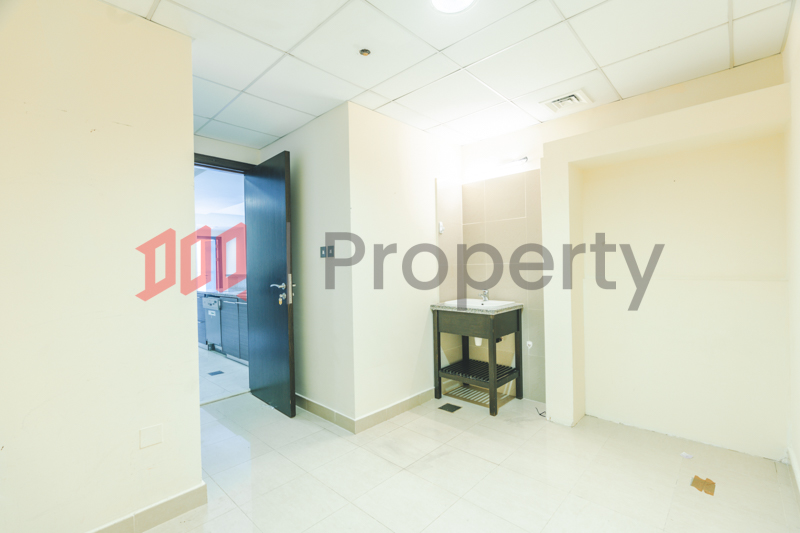 Spacious 3 Bedroom Apt | 2 Parkings | 12 Cheques